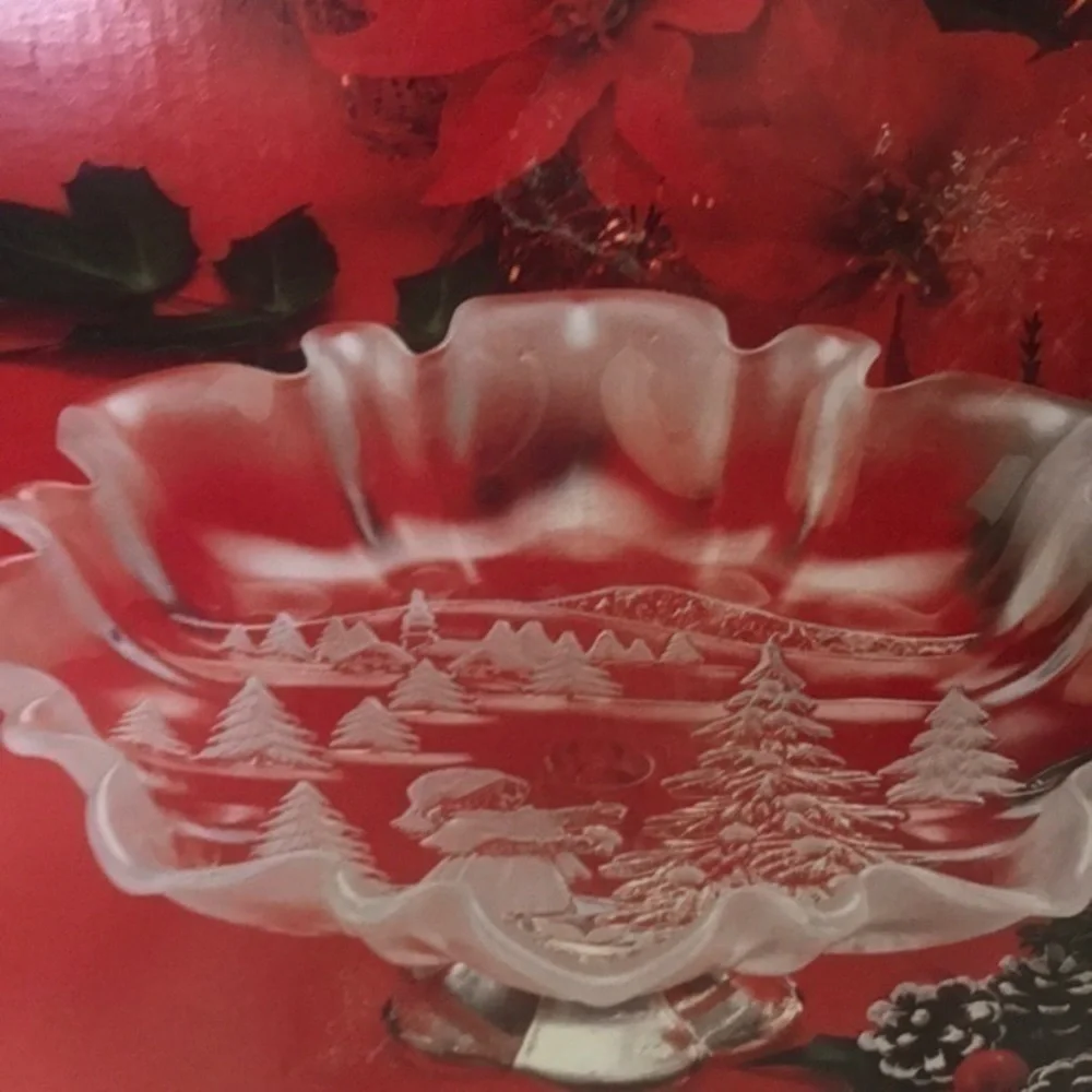 Christmas Story Footed Bon Bon - Picture 2 of 4